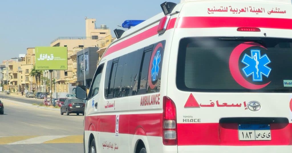 Cel puțin zece persoane au decedat și alte opt au fost rănite după prăbușirea unei clădiri în Cairo.