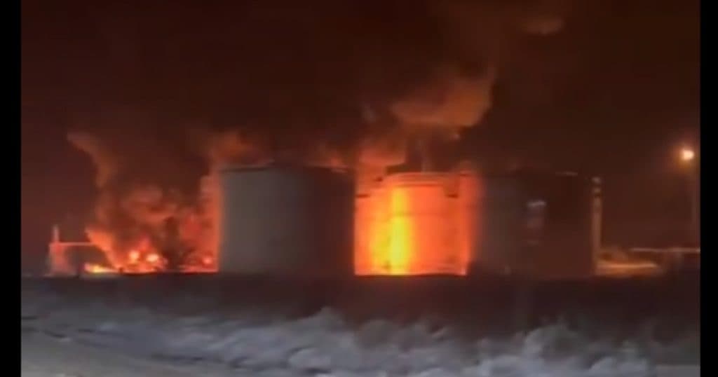 Incendiu într-un depozit de petrol din Krasnodar, în urma unui atac ucrainean cu drone asupra Rusiei.