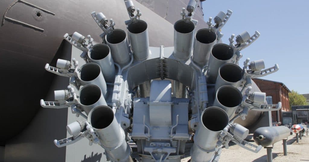 Momentul în care forțele ucrainene distrug un lansator de rachete antisubmarin rusesc Smerch-2 extrem de rar.