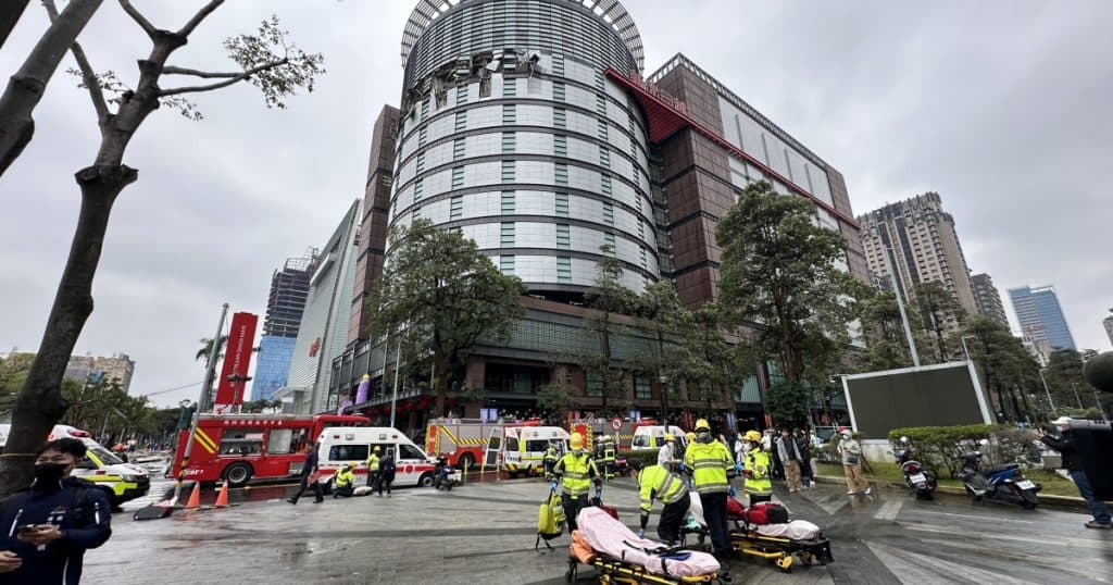 Patru persoane au decedat, iar 24 au fost rănite în urma unei explozii puternice într-un centru comercial din Taiwan. Ce a cauzat deflagrația?