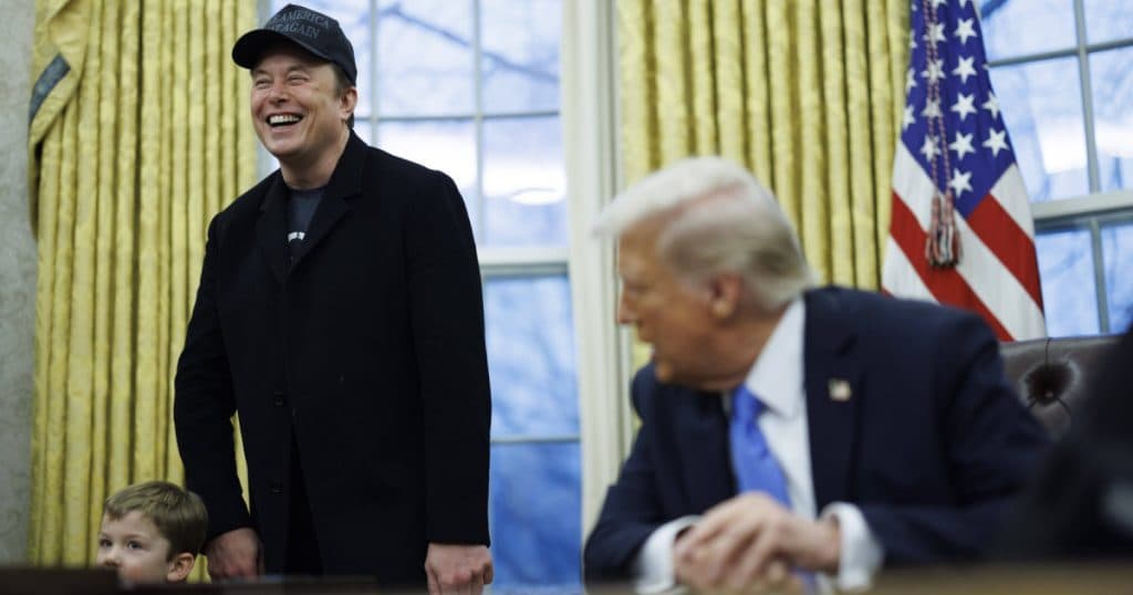 „Ești concediat!” Concedierile lui Trump prin Musk: Anumiți angajați federali au avut la dispoziție doar 30 de minute pentru a părăsi locul de muncă.