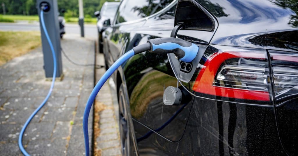 APIA consideră că noul Ghid „Rabla” nu se aliniază cerințelor pieței auto. „Vom continua să ne menținem pe ultimul loc în Europa în ceea ce privește mașinile electrice.”