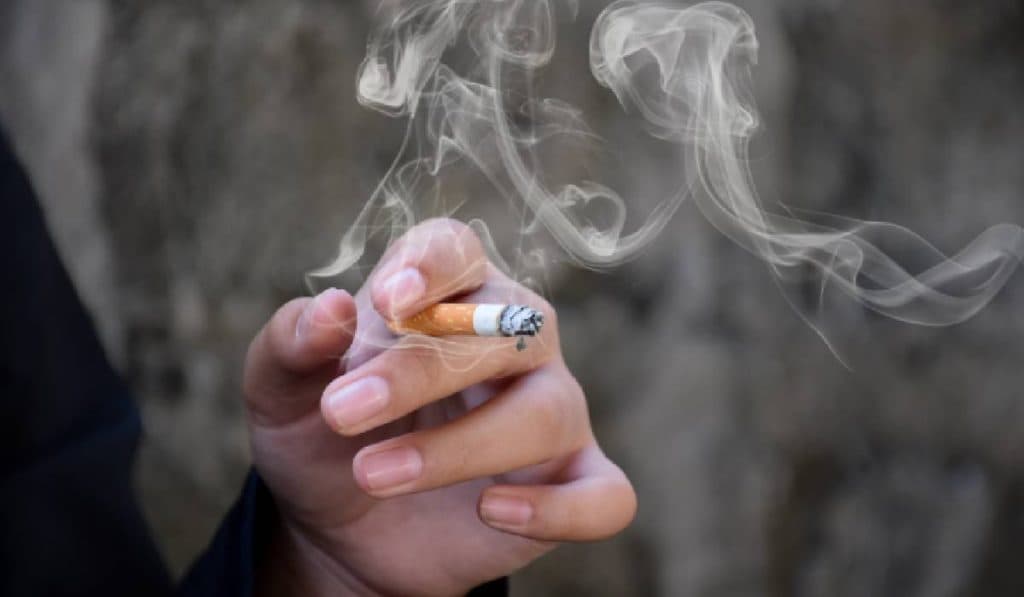 Avertisment pentru cei care practică acest obicei! Produce efecte similare cu fumatul a mai mult de 100 de țigări.