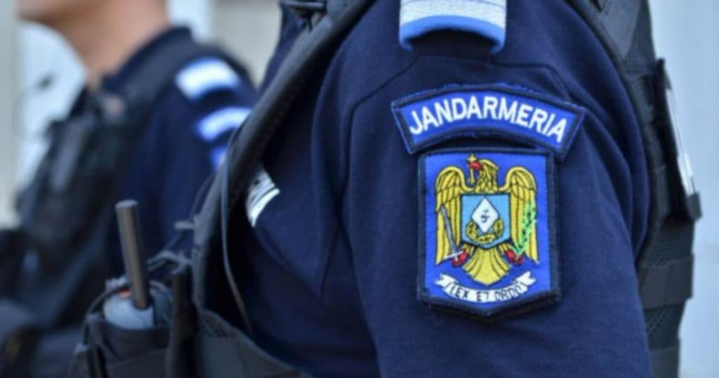 Bărbat căutat prin mandat de aducere, găsit la mitingul din Piaţa Constituţiei.
