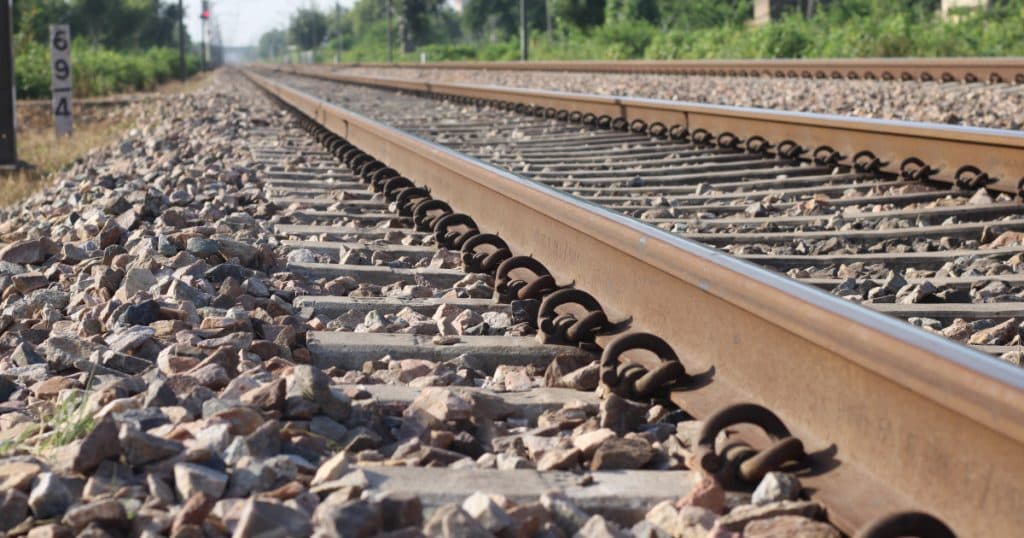 Construirea unei căi ferate cu ecartament european între Cernăuți și Suceava. Ucraina intenționează să înceapă lucrările în 2026.