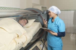 Ce experiențe trăiește pacientul într-o cameră hiperbarică