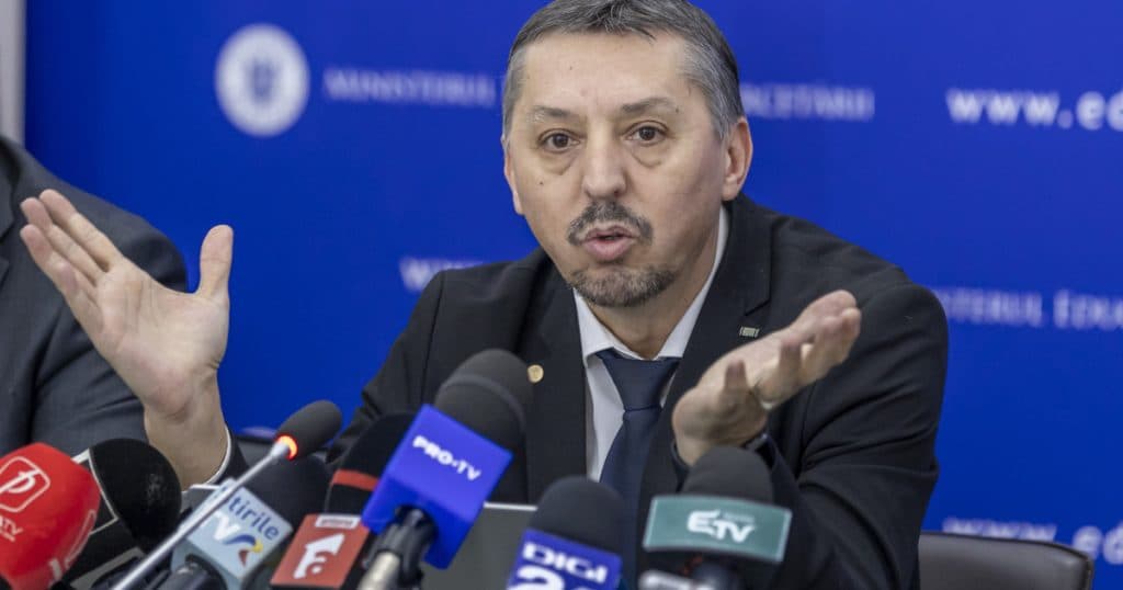 Ce afirmă ministrul Educației în legătură cu sumele cheltuite pentru meditații: Nu ministrul îi duce pe copii la meditații, ci părinții doresc acest lucru.
