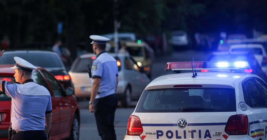 Trafic oprit pe DN2, din cauza răsturnării unui autocamion în apropierea localității Cioranca. Direcția spre Buzău, modificată.