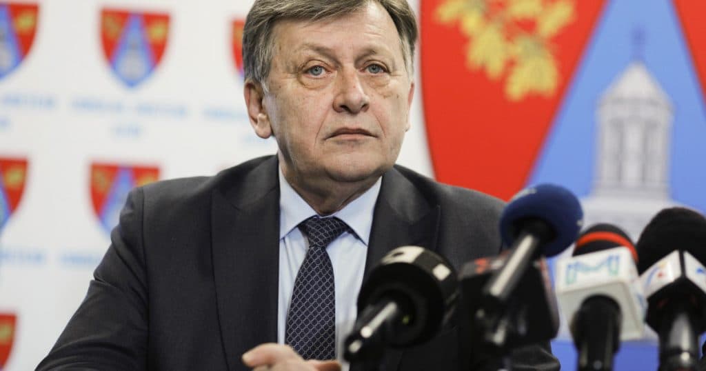 Crin Antonescu afirmă că societatea românească nu este pregătită să recunoască că statul și politicienii pe care îi are sunt rezultatul propriei sale creații.