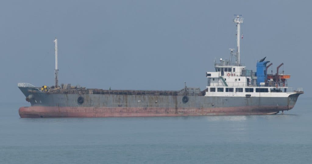Metodele prin care Iranul își transportă petrolul în ciuda sancțiunilor impuse de SUA. Informațiile oferite de un ministru irakian