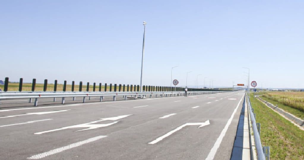 Două propuneri pentru cel mai challenging lot al Autostrăzii Unirii A8. Care sunt firmele de construcții și care este suma contractului?