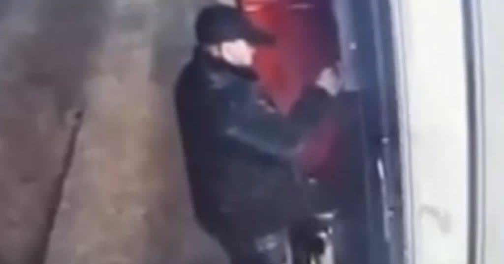 Imagini noi cu suspecții din cazul bărbatului din Ilfov, torturat până la moarte: Au încercat cardul victimei imediat după tâlhărie.