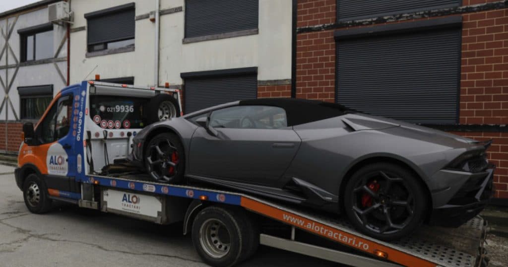 Fraţii Tate vor recupera în această săptămână automobilele confiscate de autorităţile române.