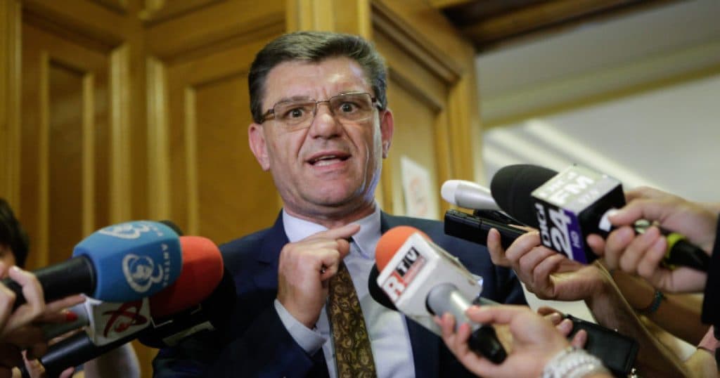 Dumitru Coarnă, liderul deputaţilor SOS, și-a prezentat demisia din grupul parlamentar după ce Şoşoacă a blestemat electoratul suveranist.