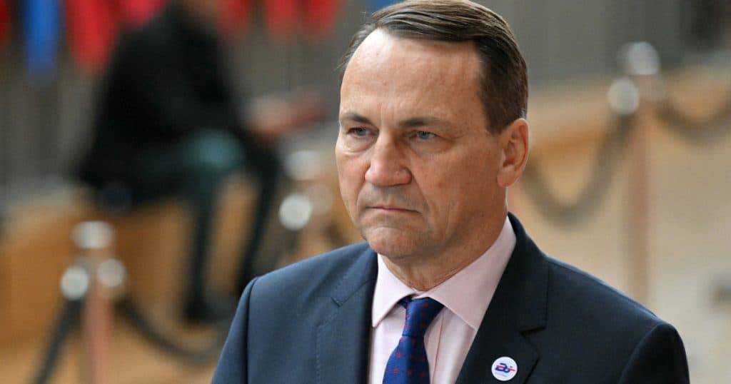 Ministrul de externe al Poloniei îndeamnă Europa să se pregătească pentru un posibil conflict cu Rusia până la sfârșitul acestui deceniu.