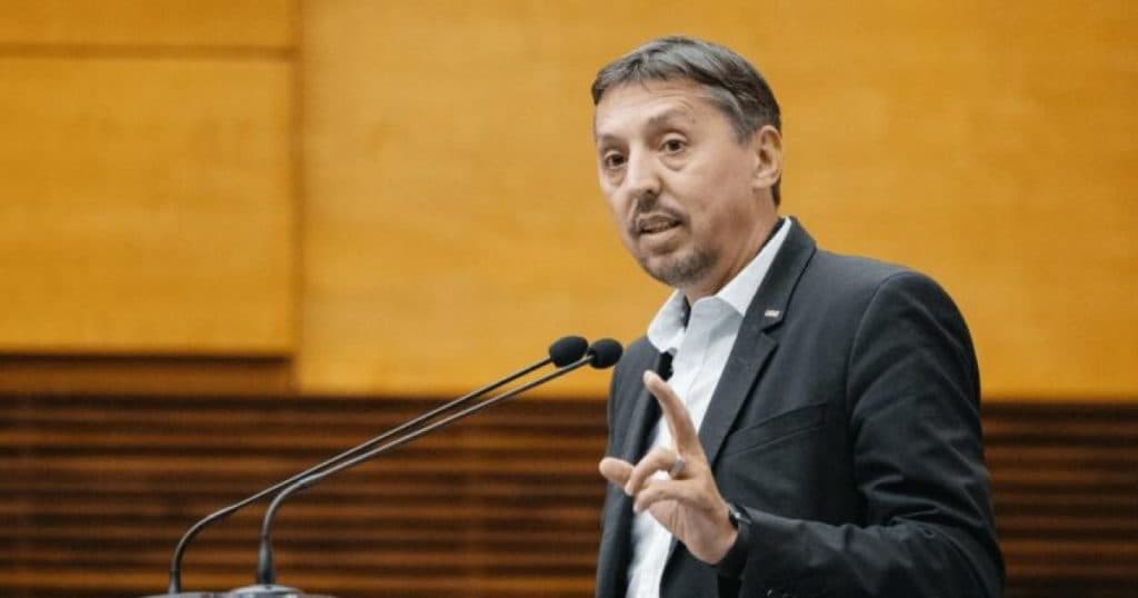 Ministrul Educației se opune interzicerii rețelelor de socializare. Care este motivul?