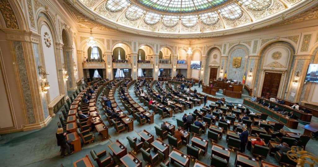 Moștenitorii și soțiile care divorțează, scutiți de impozitul pe vânzarea unui imobil, conform unui proiect de lege DOCUMENT
