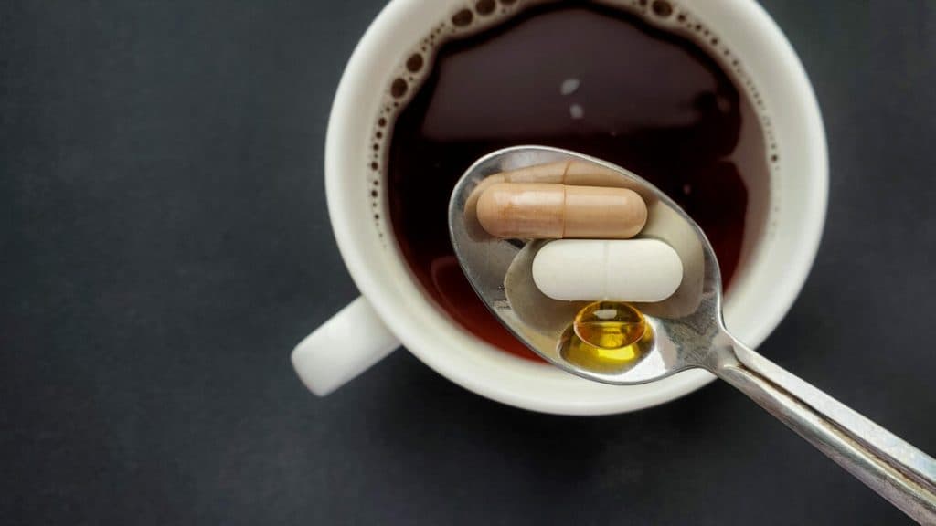 Nu consuma cafea dacă folosești aceste suplimente! Ce efecte poți experimenta