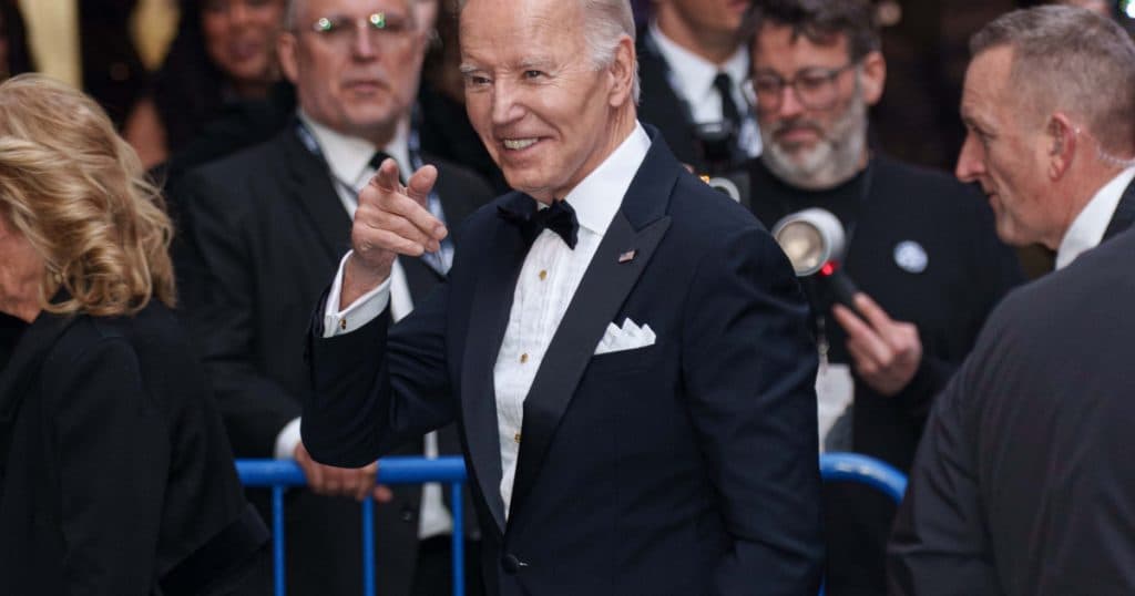 Applaudări în picioare pentru fostul președinte american Joe Biden, care s-a prezentat din nou în public după încheierea mandatului său la Casa Albă.