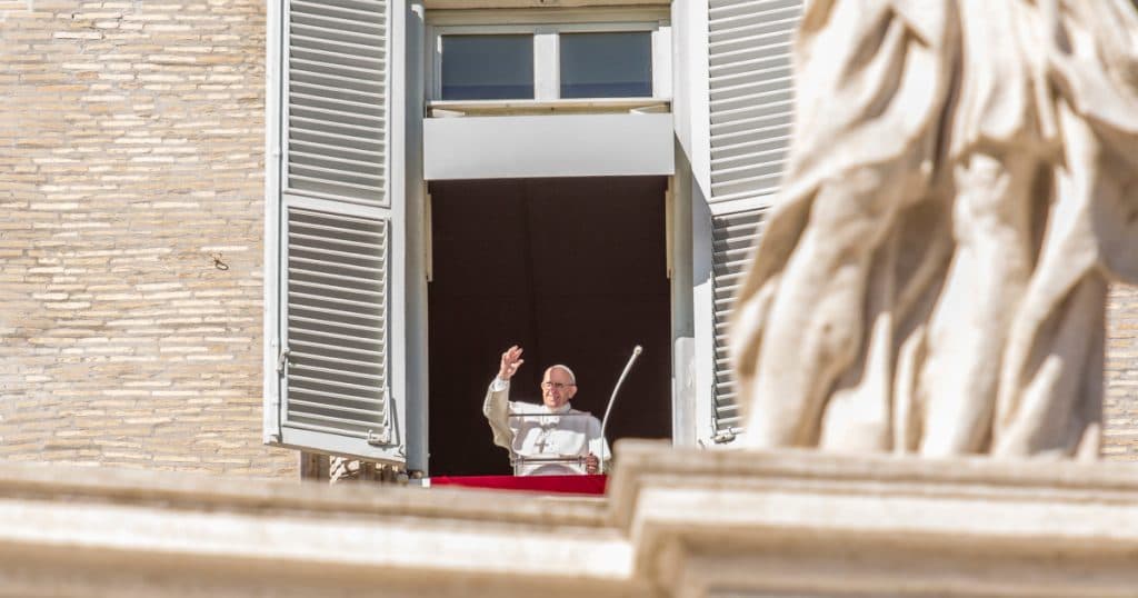 Papa Francisc va ieși în public pentru prima dată după spitalizare. Vaticanul: Duminică va oferi binecuvântarea de la fereastră.