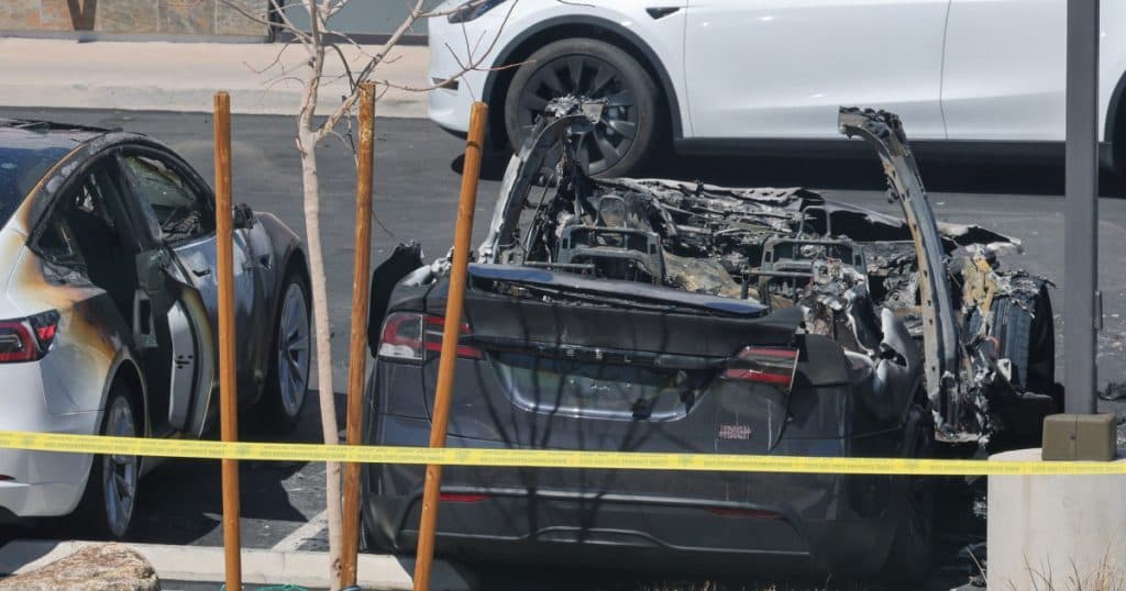 Poliția din Las Vegas a reținut un suspect în legătură cu atacul cu cocktailuri Molotov asupra unui service Tesla.