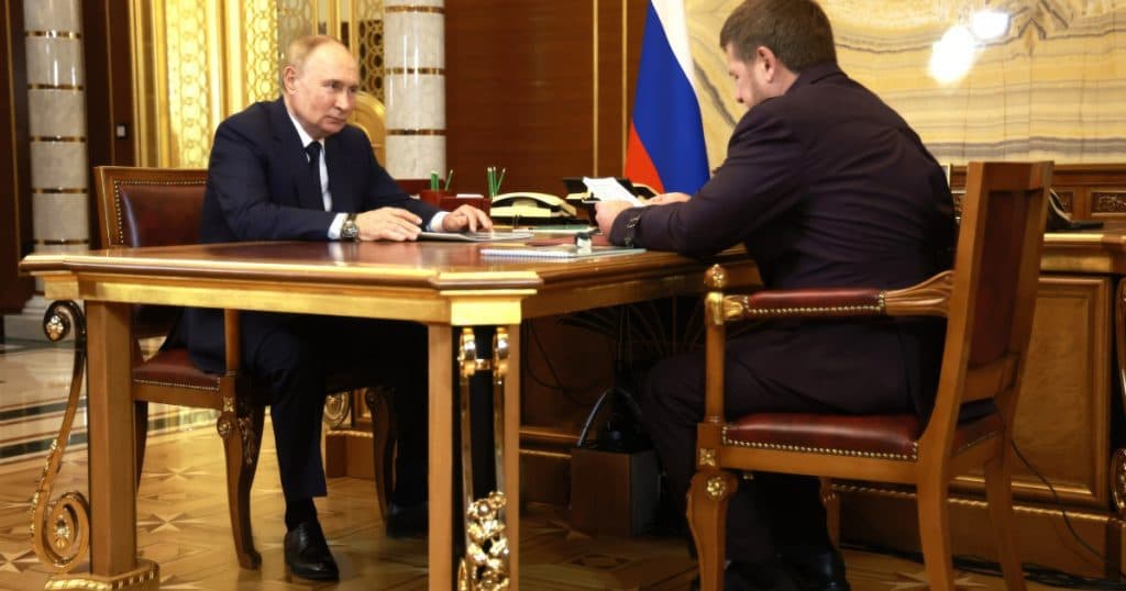 Tensiuni între Putin și Kadîrov. Liderul cecen ar fi purtat negocieri în secret cu state din Orientul Mijlociu fără a-l informa pe președintele rus.