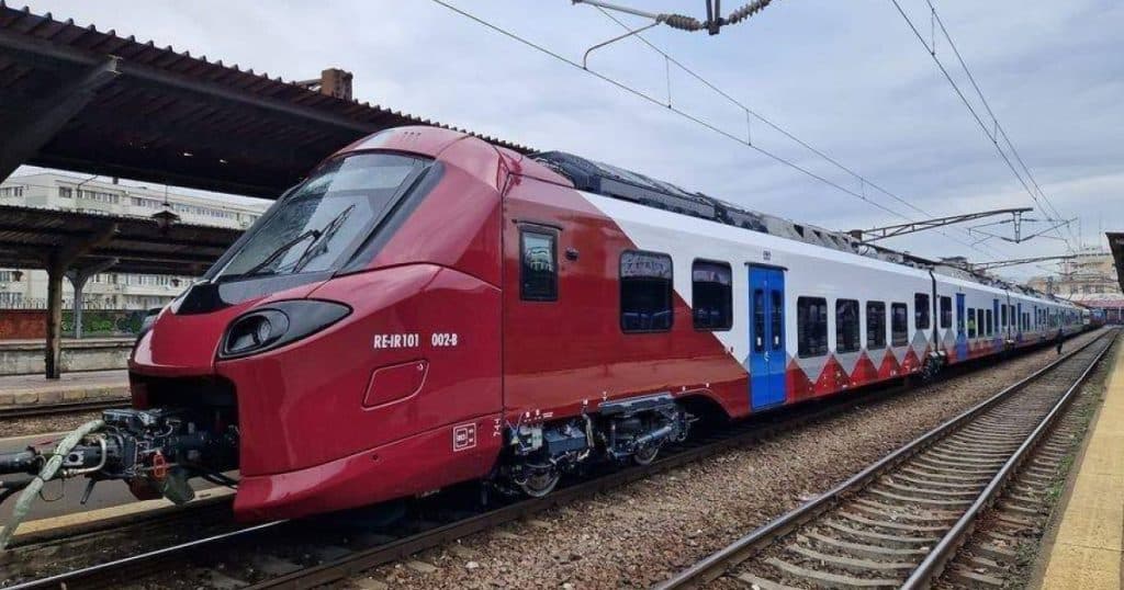 Tren atacat cu pietre în zona Chitila. Alstom suspendă temporar circulația trenurilor IR 16001, IR 16002, IR 16003 și IR 16008.