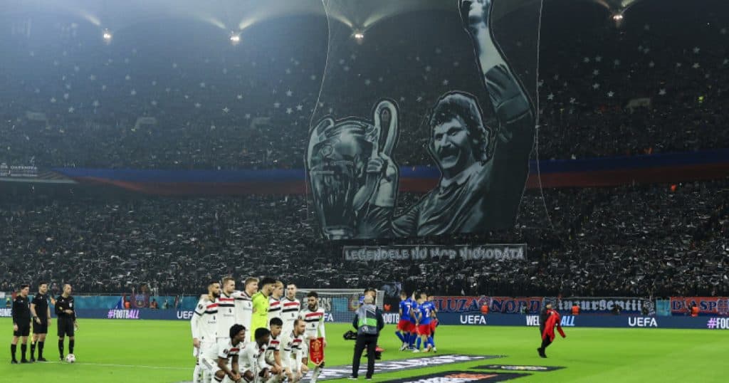 UEFA a sancționat FCSB pentru comportamentul fanilor la partida cu Manchester United.