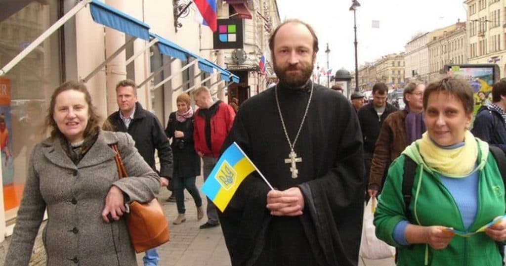 Un preot rus a fost arestat din biserică din cauza unei imagini din 2014 și a unui verset biblic. Ce a declarat acesta.