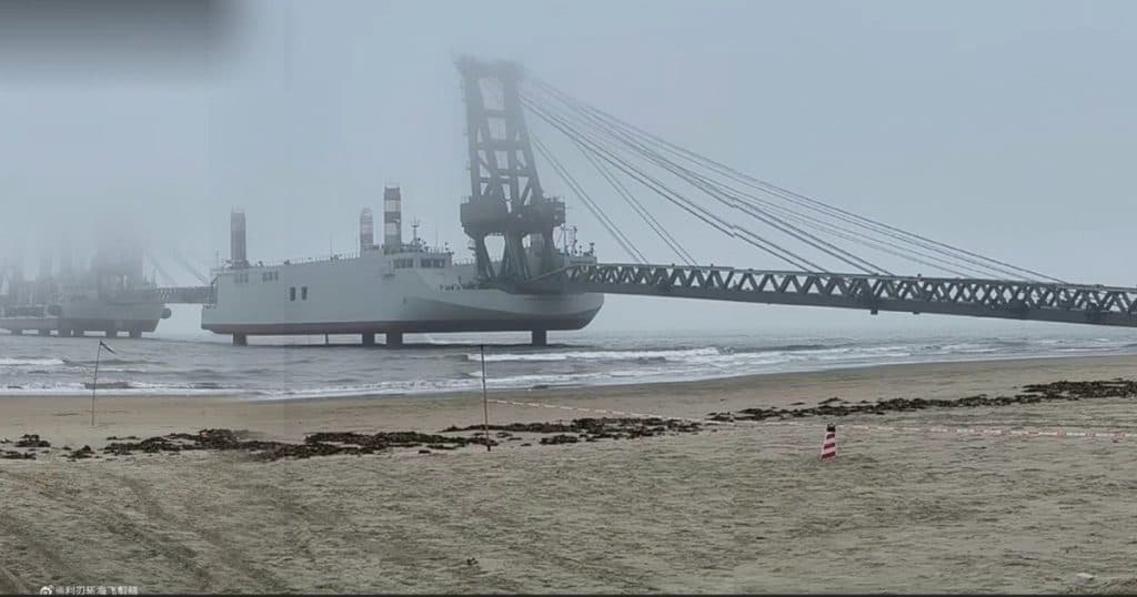 Barje de invazie și dispozitive performante de tăiere a cablurilor submarine. Noua tehnologie marină a Chinei stârnește îngrijorarea specialiștilor.