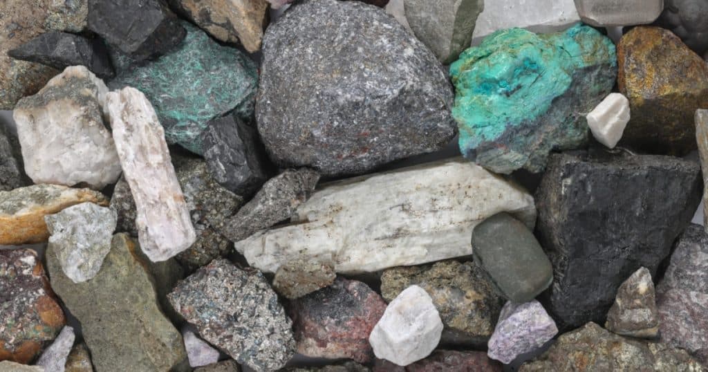 Comisia Europeană va aloca 615 milioane euro pentru trei proiecte de exploatare a mineralelor în România.
