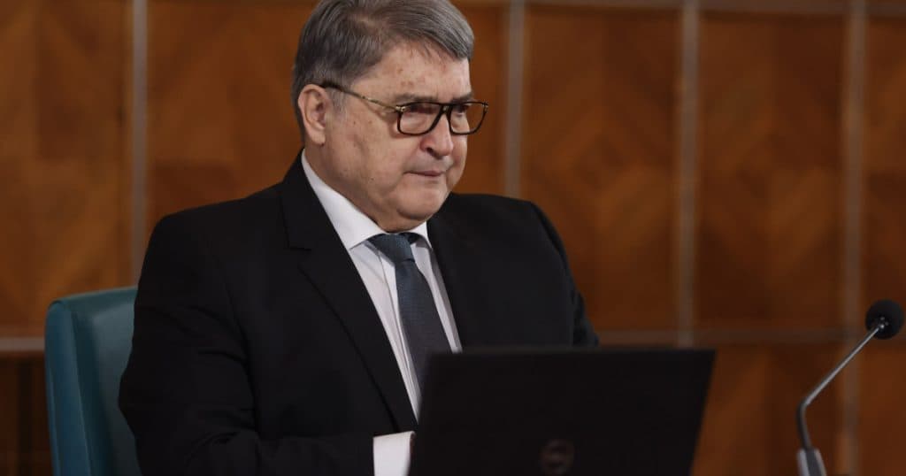 Emil Hurezeanu ar putea pierde „viza” coaliției. Motivele supărării liderilor PSD și UDMR față de ministrul de Externe.