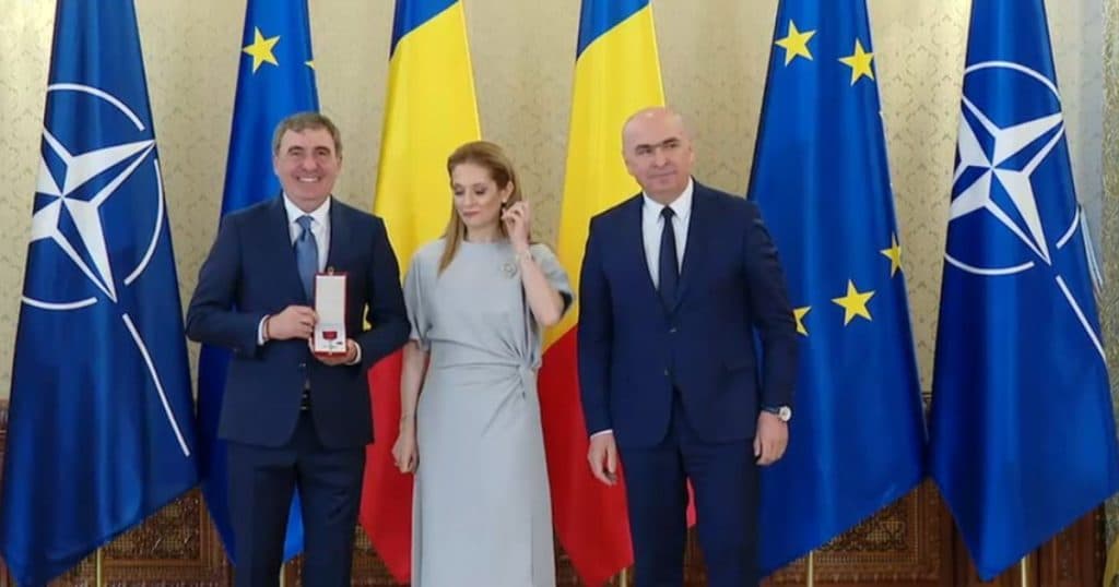 Gheorghe Hagi a fost decorat cu „Steaua României”, cea mai înaltă distincție a țării: „50 de ani am muncit ca să vină această zi”