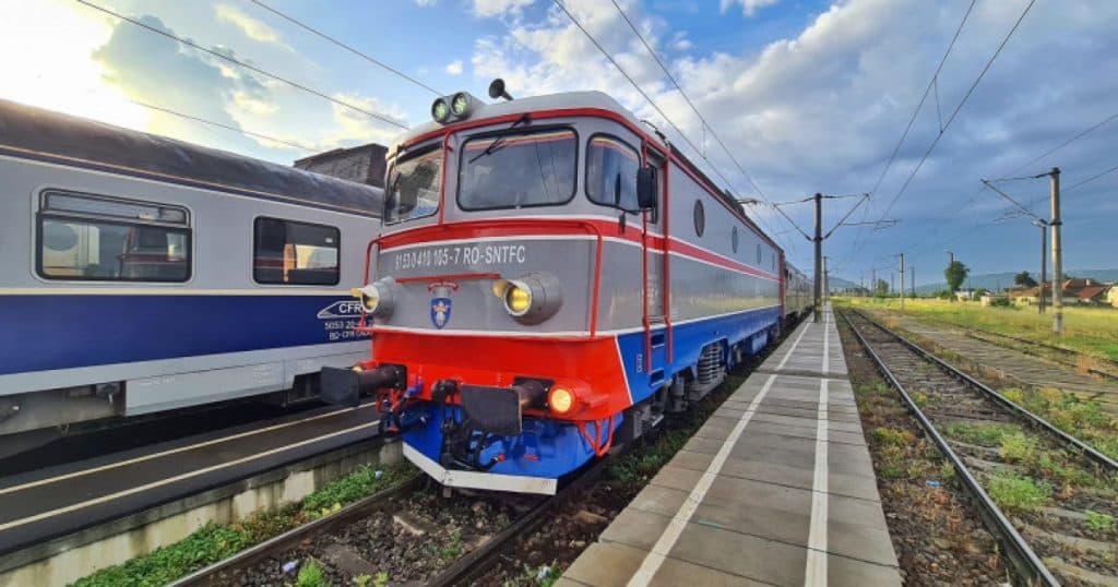 Percheziții de amploare la CFR Călători în București și șapte județe: directorul comercial și alte persoane din conducere sunt vizate.