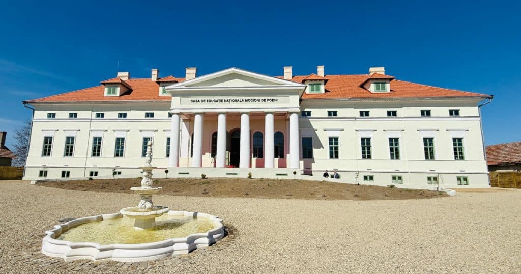 Una dintre cele mai vechi clădiri din vestul țării a fost restaurată. Imagini din conacul familiei Mocioni, edificat acum 275 de ani.