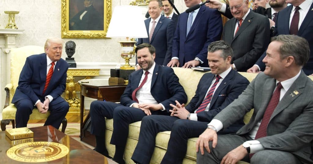 „Waltz este un idiot”. Consilierul lui Trump este „pe făraș” după scandalul divulgării planurilor militare ale SUA pe un grup de chat.