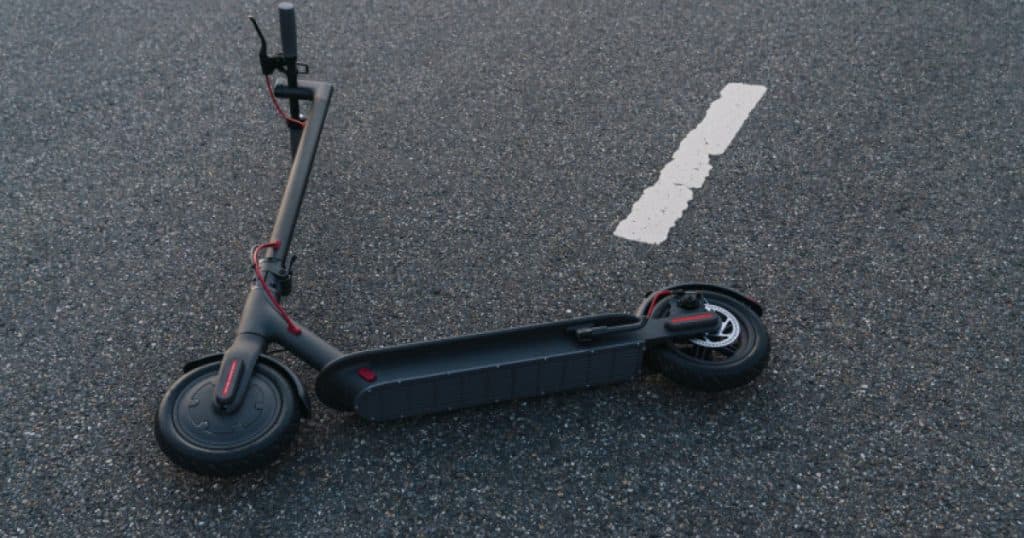 Accident fatal în Argeș. O tânără de 15 ani a decedat după ce a căzut de pe o trotinetă electrică utilizată de un alt adolescent.