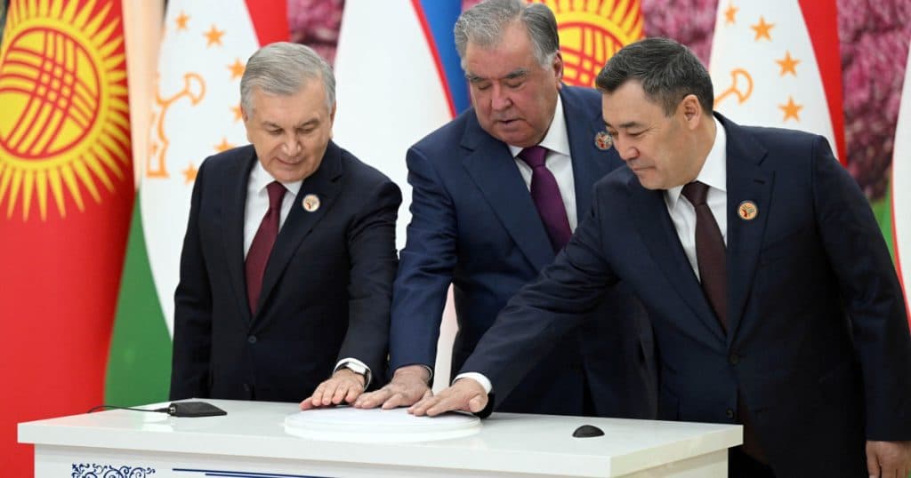 Acord istoric între Tadjikistan, Kârgâzstan și Uzbekistan privind frontierele.