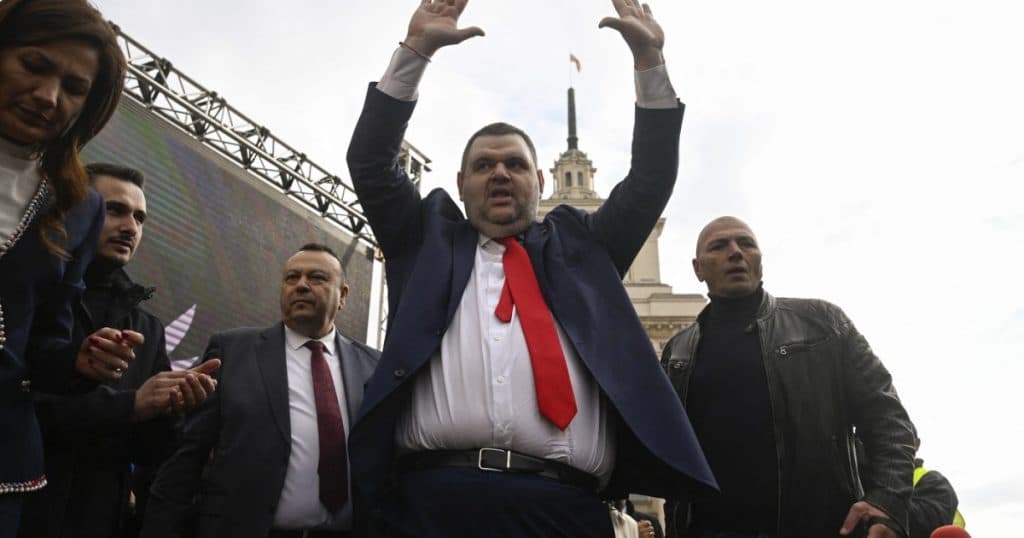 Analiză: Cum un oligarh a capturat guvernul de la Sofia. Întrebarea nu mai este „dacă”, ci „când” va ceda coaliția de guvernare.
