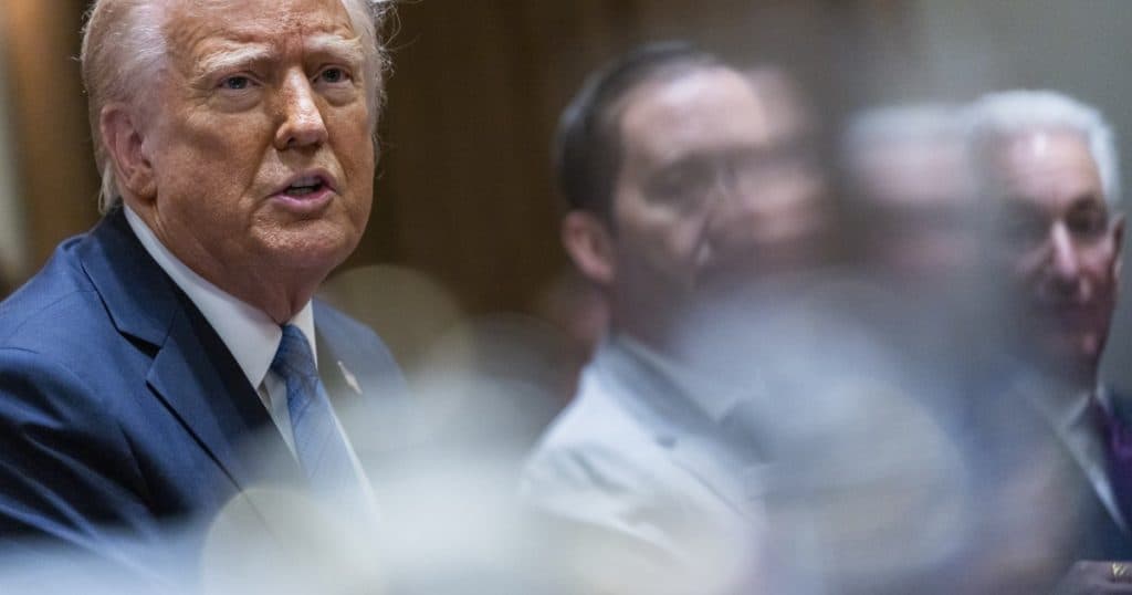 Analiză: Donald Trump își exercită autoritatea împotriva oponenților într-un mod fără precedent pentru un președinte american contemporan.