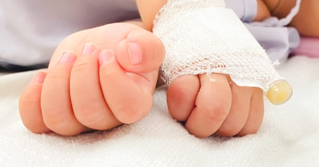 Investigație la Spitalul Județean Focșani, în urma unei injecții accidentale cu adrenalină administrate unui bebeluș. „Au afirmat că sunt erori umane”
