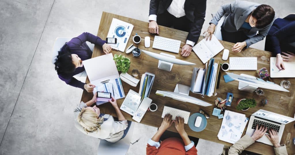Circa 66% dintre români apreciază companiile românești care investesc în străinătate (sondaj INSCOP)