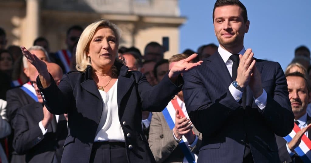 Bardella intenționează să-și angajeze asistentul de partid la Parlamentul European, o acțiune similară având ca rezultat condamnarea lui Marine Le Pen.