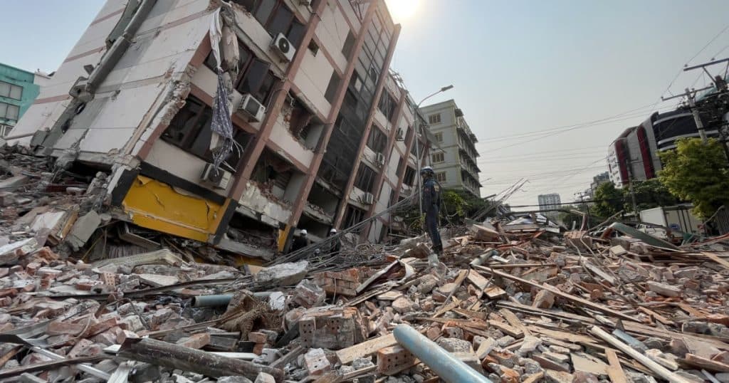Bilanțul cutremurului din Myanmar depășește 2.700 de decese. O femeie a fost salvată de sub dărâmături după 91 de ore.