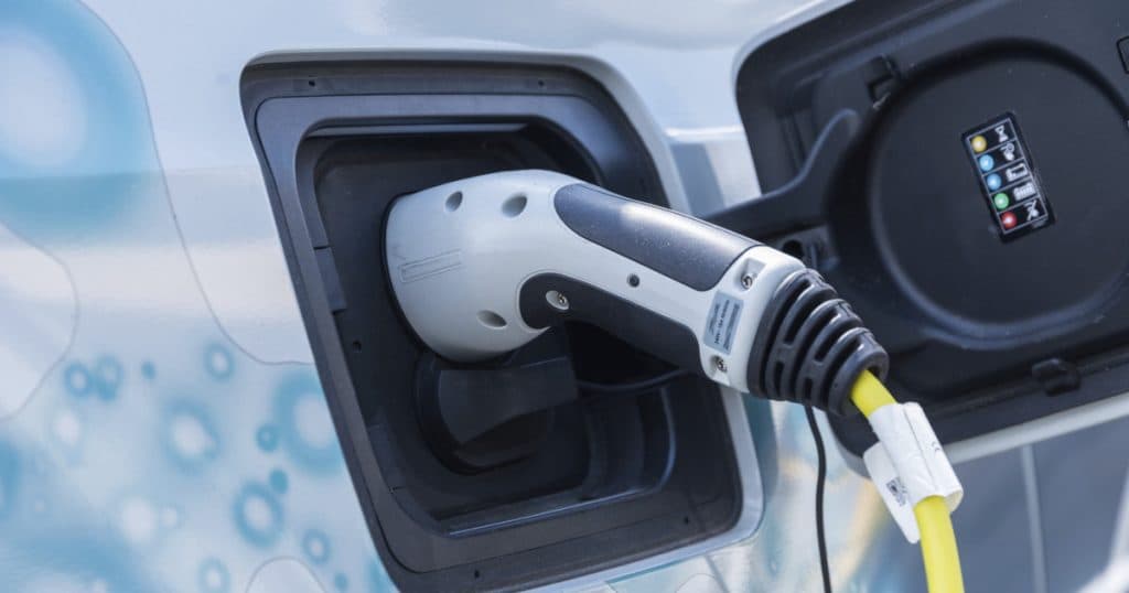 Analiza lunii martie în Europa: Mașinile electrificate au reprezentat aproape 60% din vânzări. Ce scădere a înregistrat Tesla?