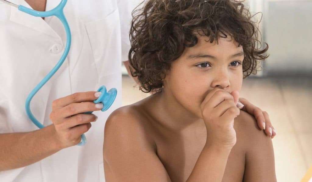 „Boala cu o mie de fețe” identificată într-o școală primară. Simptome mai puțin cunoscute ale celei mai periculoase boli infecțioase din lume.