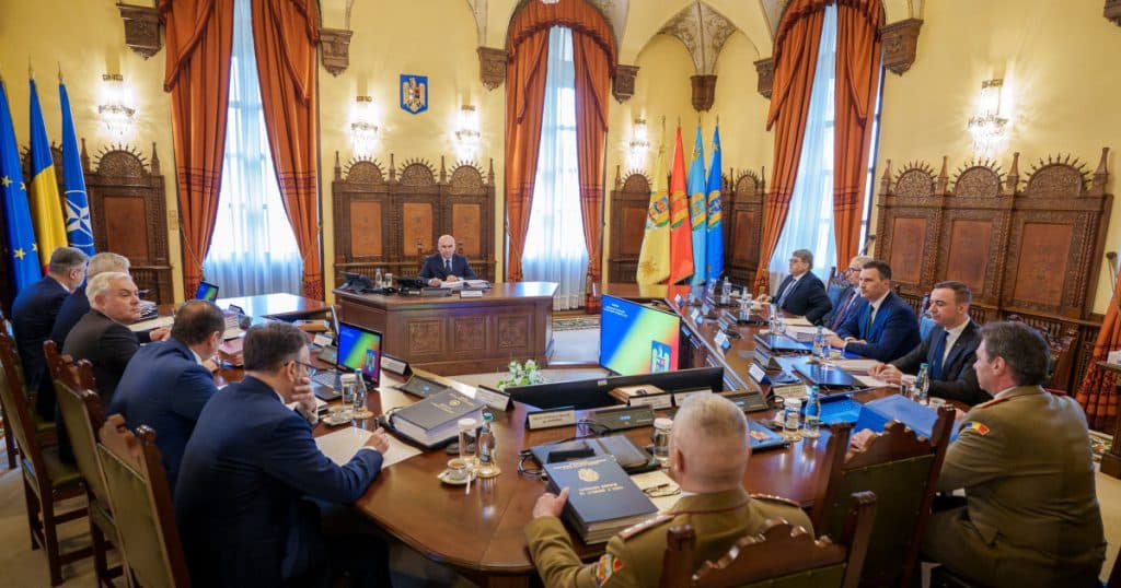 Bolojan reunește din nou CSAT săptămâna viitoare. Care sunt subiectele de pe ordinea de zi?