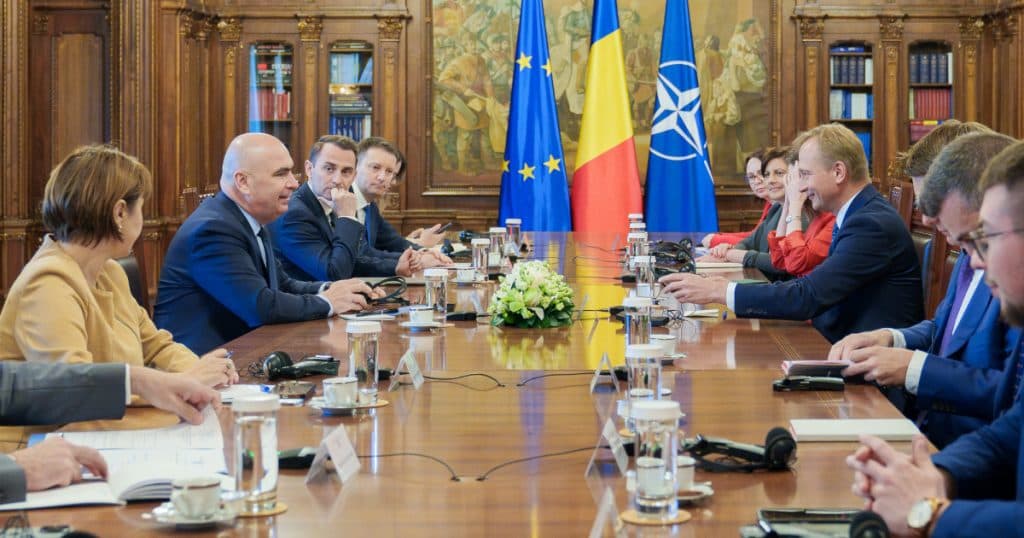 Bolojan l-a întâmpinat la Cotroceni pe comisarul european pentru buget, Piotr Serafin.