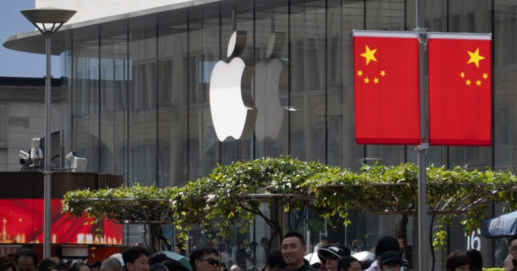 Pentru a evita tarifele impuse de Trump Chinei, Apple a ales să transporte 600 de tone de telefoane cu avionul din India.