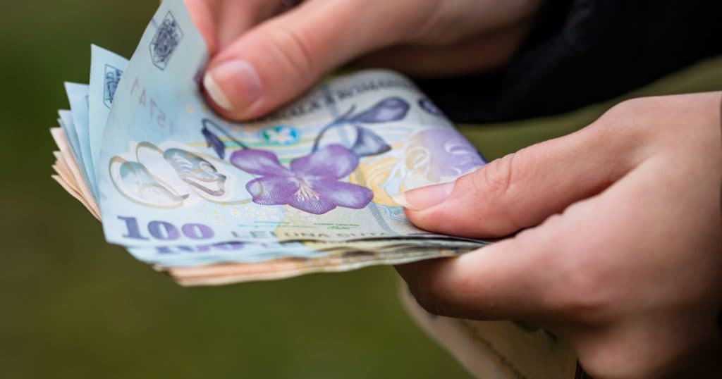 Data la care românii vor primi pensiile în luna aprilie. Comunicatul emis de Poșta Română: “Am început să distribuim și ajutorul de Paște”